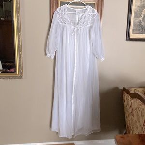 ♥️ 2-Piece Appel Sleepwear Honeymoon Night Gown and Sheer Shawl ♥️